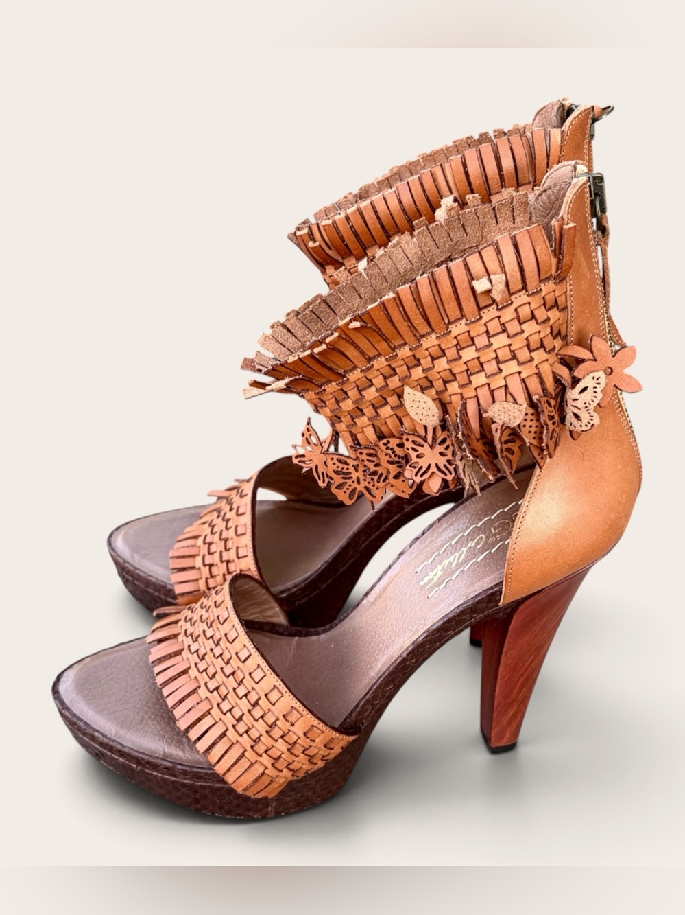 UGG Collection Lucianna Italian Leather Woven Butterfly Platform Heels Sz 8